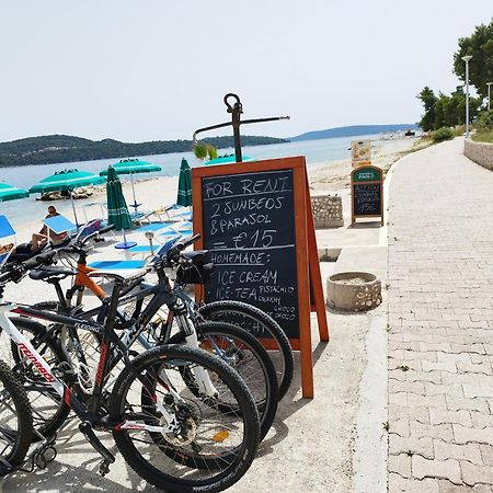 Apartament Domenico - 50 M From The Sea Donji Seget Zewnętrze zdjęcie