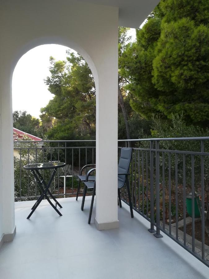 Apartament Domenico - 50 M From The Sea Donji Seget Zewnętrze zdjęcie