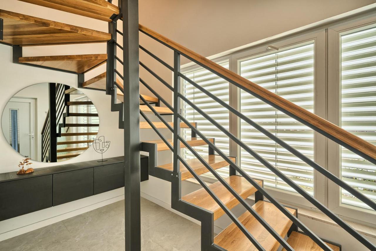 Apartament Domenico - 50 M From The Sea Donji Seget Zewnętrze zdjęcie
