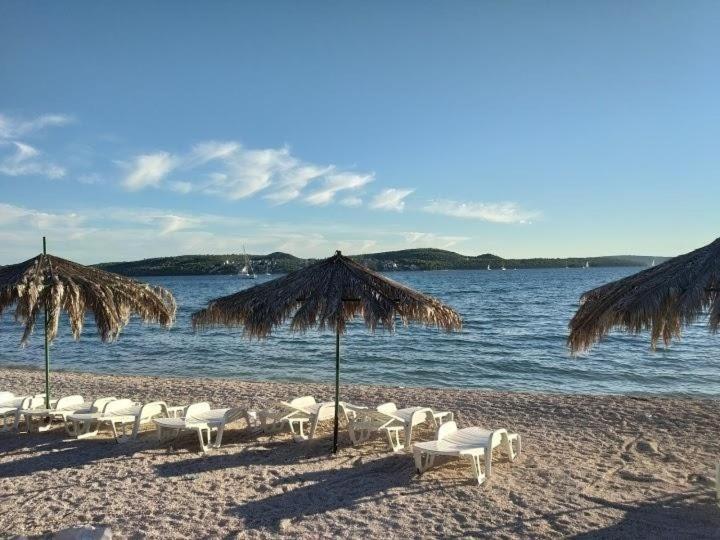 Apartament Domenico - 50 M From The Sea Donji Seget Zewnętrze zdjęcie